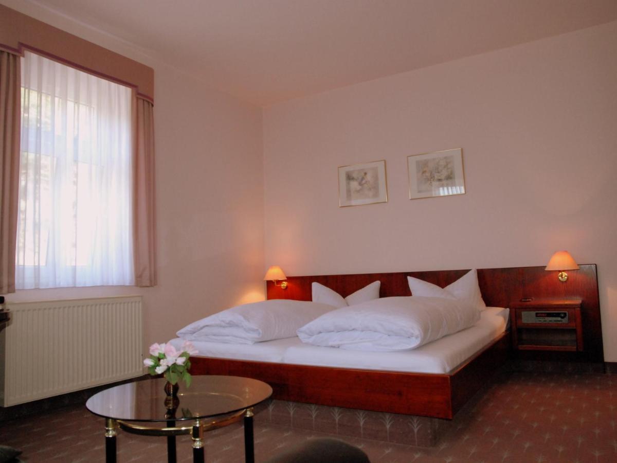 Waldhotel & Restaurant Bergschlosschen Hetzdorf Стая снимка